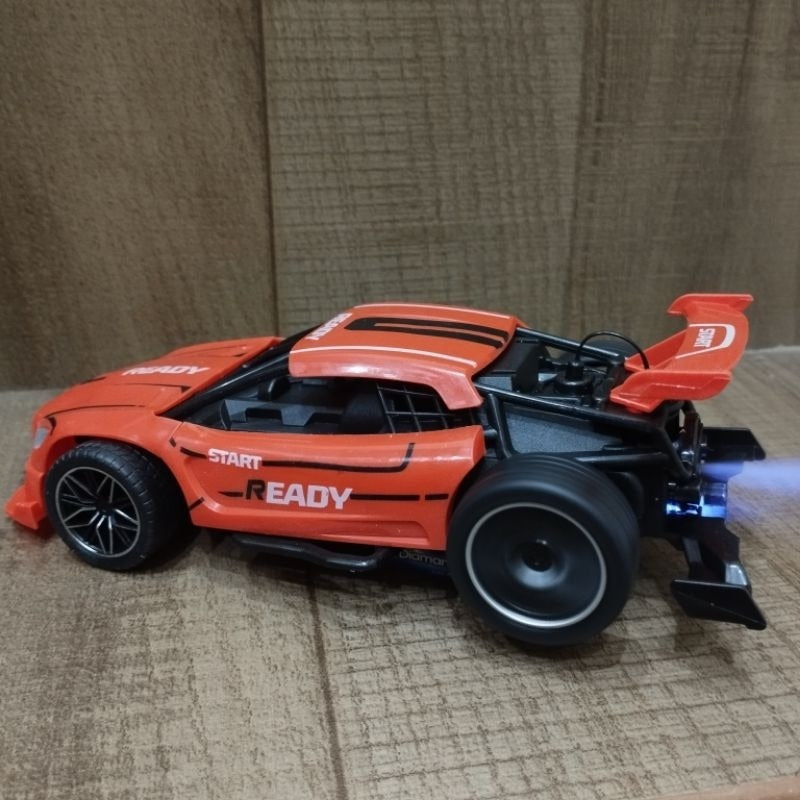 Carro A Control Remoto y Efecto Humo